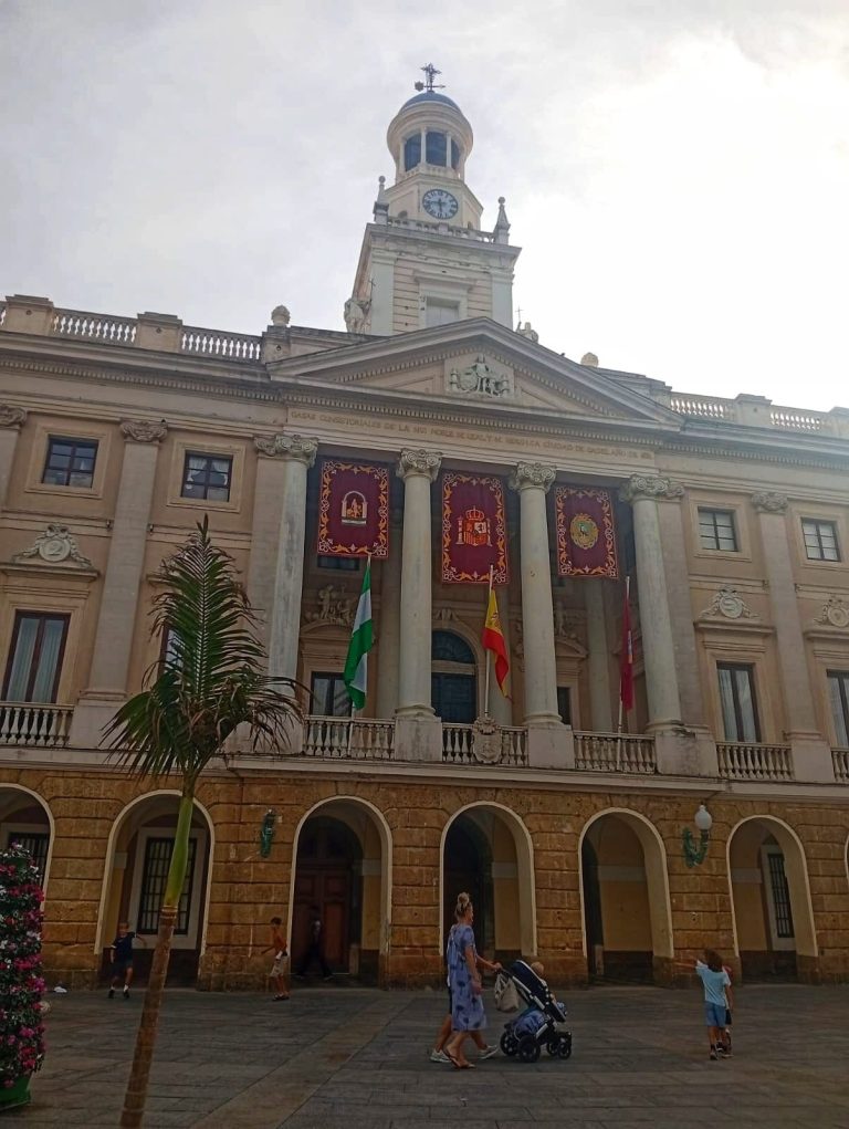 Cádiz , Tacita de Plata …
